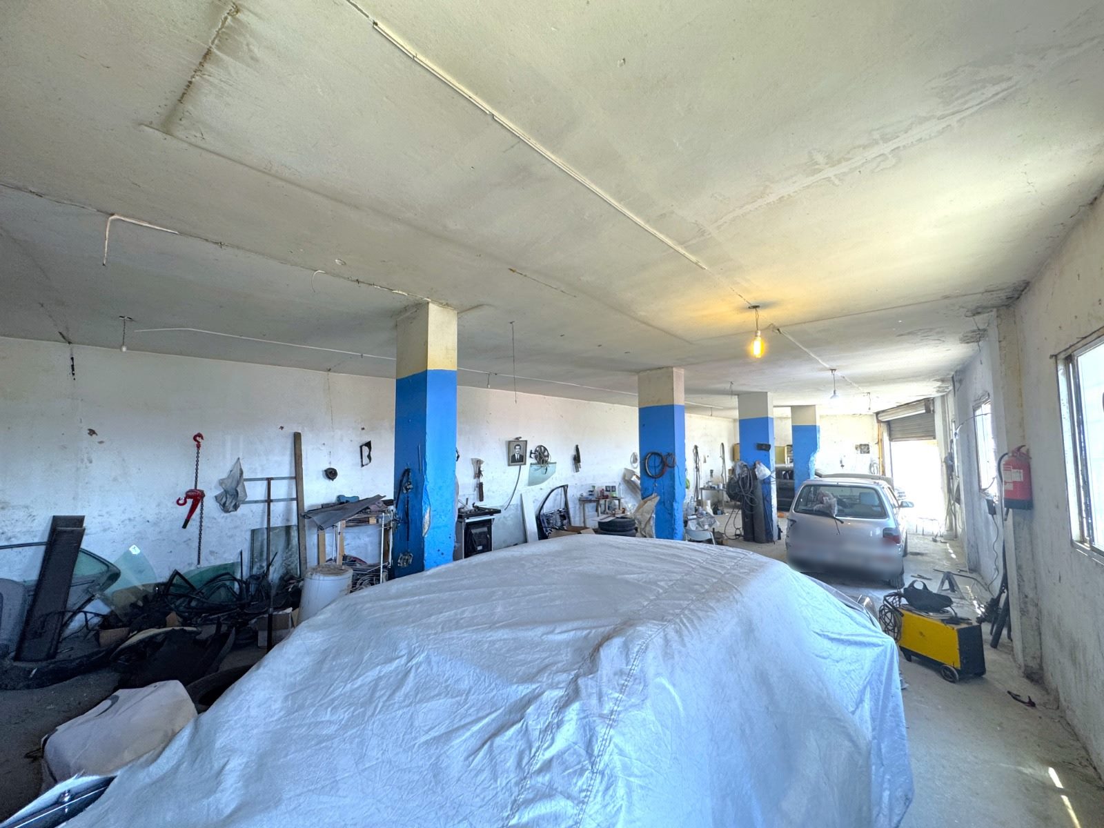 Ref (MO11.A.17)

A store/warehouse for sale at Mansourieh having a prime location

180sqm
Groundfloor

*Can be used as carage
*Warehouse
*Easy access
*Usable also for many other businesses 
*Bathroom available
*Needs renovation

Price: 165,000$ Cash 

Brokerage fees: 2.5 % in case of selling / 1 month rental value in case of rent. 

For more info, kindly contact us on 71 66 55 71 / 71 788 178 or message us on WhatsApp with your full name and the reference number of the property and we will contact you the soonest.

I SOLD is a member of the Real Estate Syndicate of Lebanon (REAL)

I SOLD (Lebanon), Zalka Highway, Zalka 690 Bld. 6th Floor

محل/مستودع للبيع في المنصورية، موقع مميز

مساحة ١٨٠ متر مربع
الطابق الأرضي

*يمكن استخدامه كموقف سيارات
*مستودع
*سهولة الوصول
*مناسب للعديد من الأنشطة التجارية الأخرى
*حمام متوفر
*يحتاج إلى تجديد

السعر: ١٦٥,٠٠٠ دولار نقداً

رسوم الوساطه في حاله البيع ٢٫٥ ٪ وقيمة شهر في حالة الإيجار 

للمزيد من المعلومات، يرجى الاتصال بنا على  (71788178)(96171665571+) أو مراسلتنا على الواتساب مع الإسم الكامل والرقم المرجعي للعقار وسنتواصل معك في أقرب وقت

شركة  ( أي سولد )  عضو في نقابه الوسطاء والاستشاريين العقاريين في لبنان	 